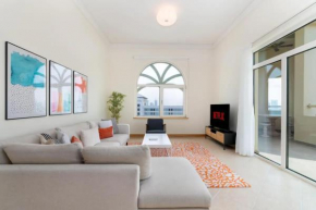 Bright 4 Bedroom Penthouse Apartment with Private Beach